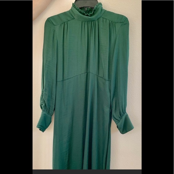 Zara Dresses & Skirts - ZARA Forest Green Satin Long sleeved dress❤️